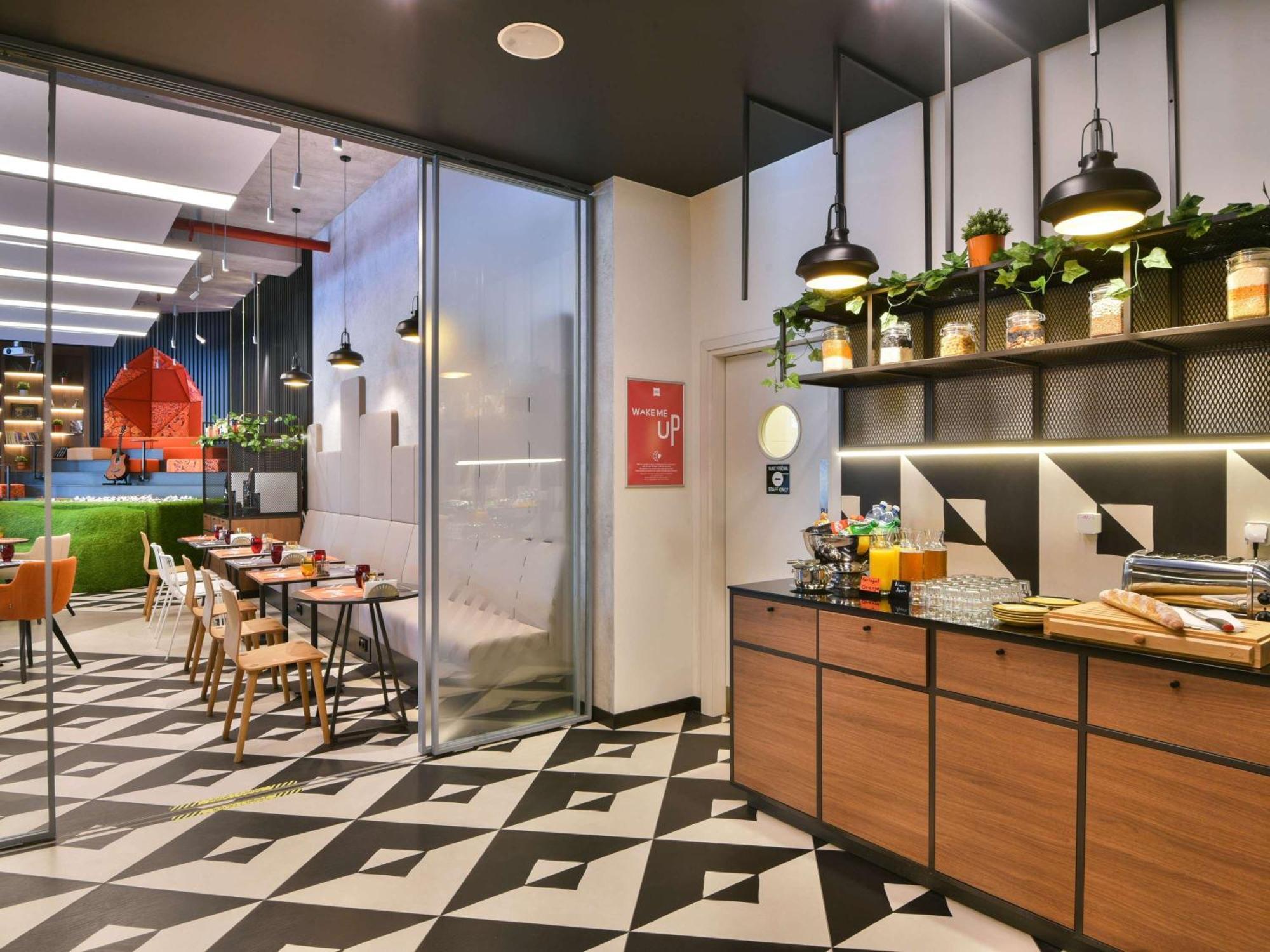 Ibis Hotel 3*